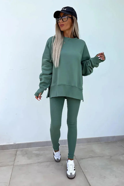 <strong>Green - </strong>Fresh and stylish – the green set brings a subtle pop of color while staying easy to combine with your wardrobe.